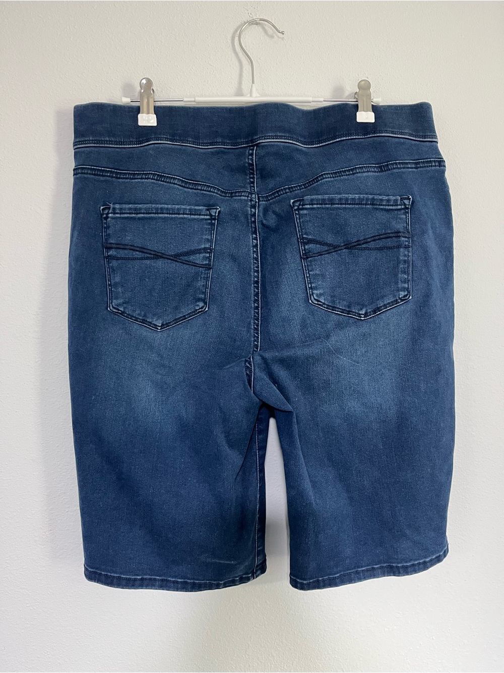Gloria Vanderbilt All Around Slimming Effect Avery Stretch Denim Bermuda Shorts - Picture 3 of 6